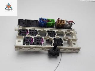 блок реле SEAT Ibiza 2 поколение [рестайлинг] 2001, 1.6 л., бензин, МКПП, чёрный, хетчбэк 5 дв.