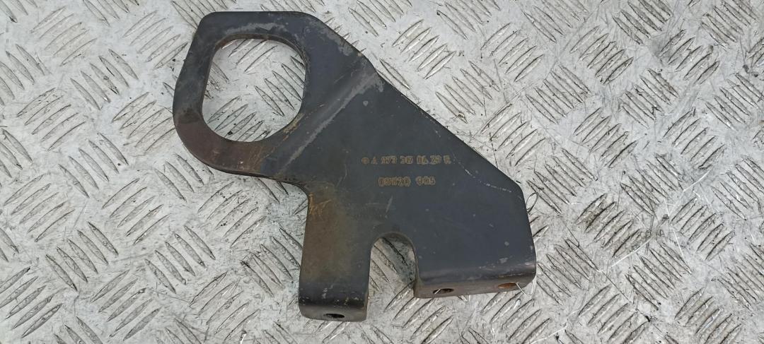 кронштейн (крепление) Mercedes-Benz Atego 1 поколение 2005, 6.4 л., дизель, АКПП, чёрный, 9733170423 - фото №1