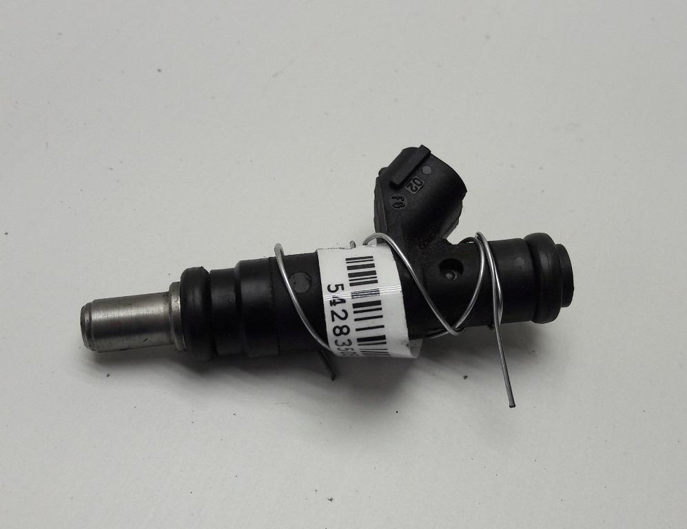 форсунка Volkswagen Passat B5+ (GP) 2002, 2.0 л., бензин, МКПП, чёрный, седан, 06B133551T