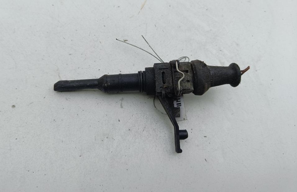 Датчик включения заднего хода (лягушка) Volkswagen Passat B5 1997, 1.8 л., бензин, МКПП, серый, седан - фото №1