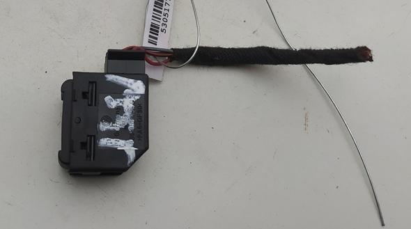 кнопка стеклоподъемника заднего правого Volkswagen Bora 1998, 2.3 л., бензин, МКПП, зелёный, седан
