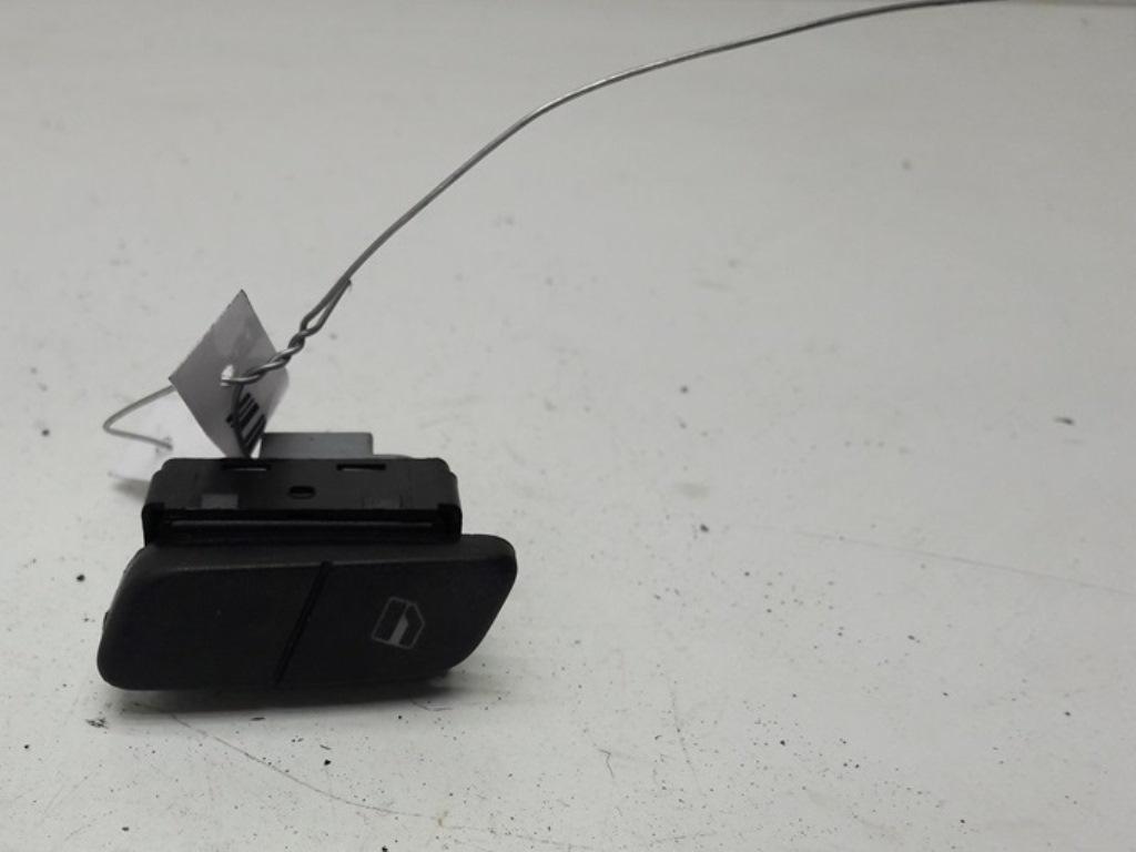 кнопка стеклоподъемника переднего правого Volkswagen Polo 2004, 1.4 л., дизель, МКПП, синий, хетчбэк 5 дв.