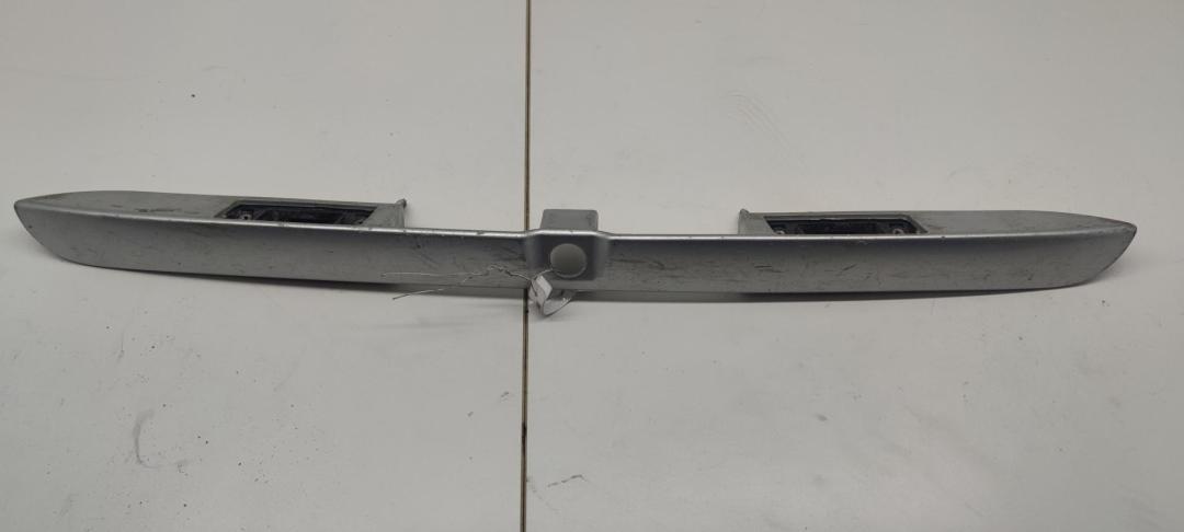 накладка подсветки номера Audi A4 B5 1996, 2.6 л., бензин, МКПП, серый, универсал, 8D9827574