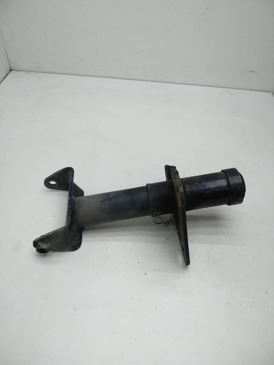 кронштейн (крепление) Volkswagen Passat B5 1998, 1.8 л., бензин, МКПП, красный, универсал, 3B0807133A