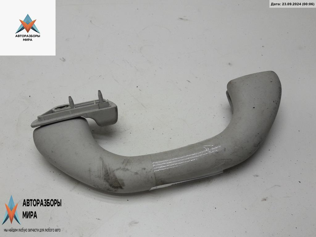 ручка внутренняя потолочная Volkswagen Polo 4 поколение 2003, 1.2 л., бензин, МКПП, серый, хетчбэк 3 дв. - фото №1