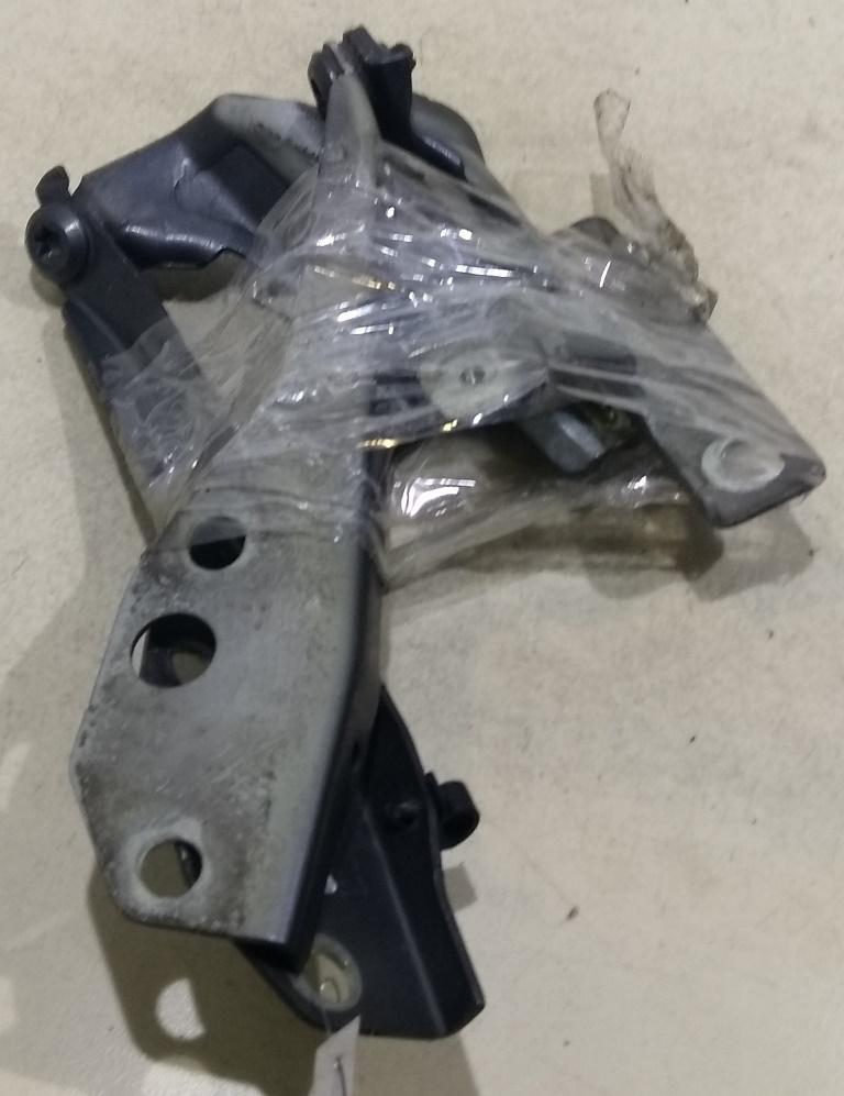 петля капота левая Volvo C30 2007, серый, хетчбэк 3 дв., 30753598, 30753597
