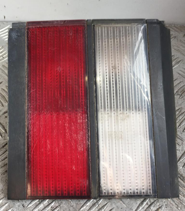 фонарь крышки багажника правый Volkswagen Passat B3 1991, 1.6 л., дизель, МКПП, чёрный, универсал, 333945108