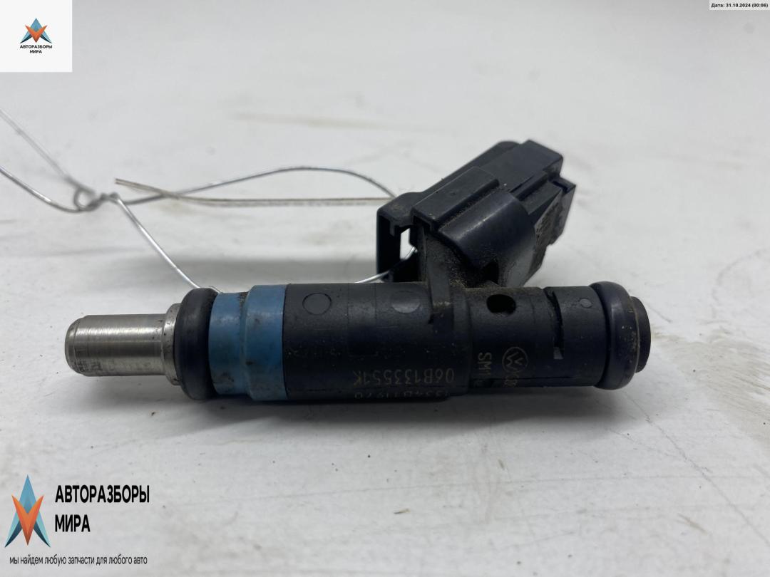 форсунка Audi A4 B6 2002, 2.0 л., бензин, МКПП, серый, седан, 06B133551K - фото №1