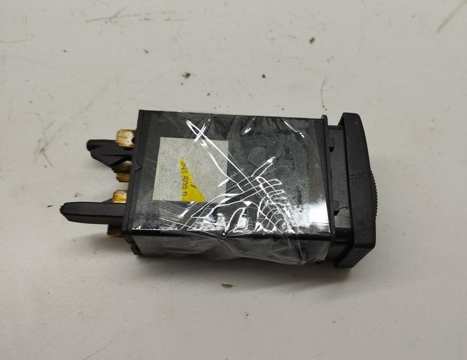 кнопка обогрева заднего стекла Audi A4 B5 1998, 2.4 л., бензин, АКПП, чёрный, универсал, 4D0941503B