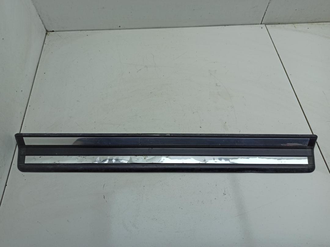 Накладка на порог внутренняя (салона) BMW 3 E46 1999, 2.0 л., бензин, МКПП, серый, седан, 8219186