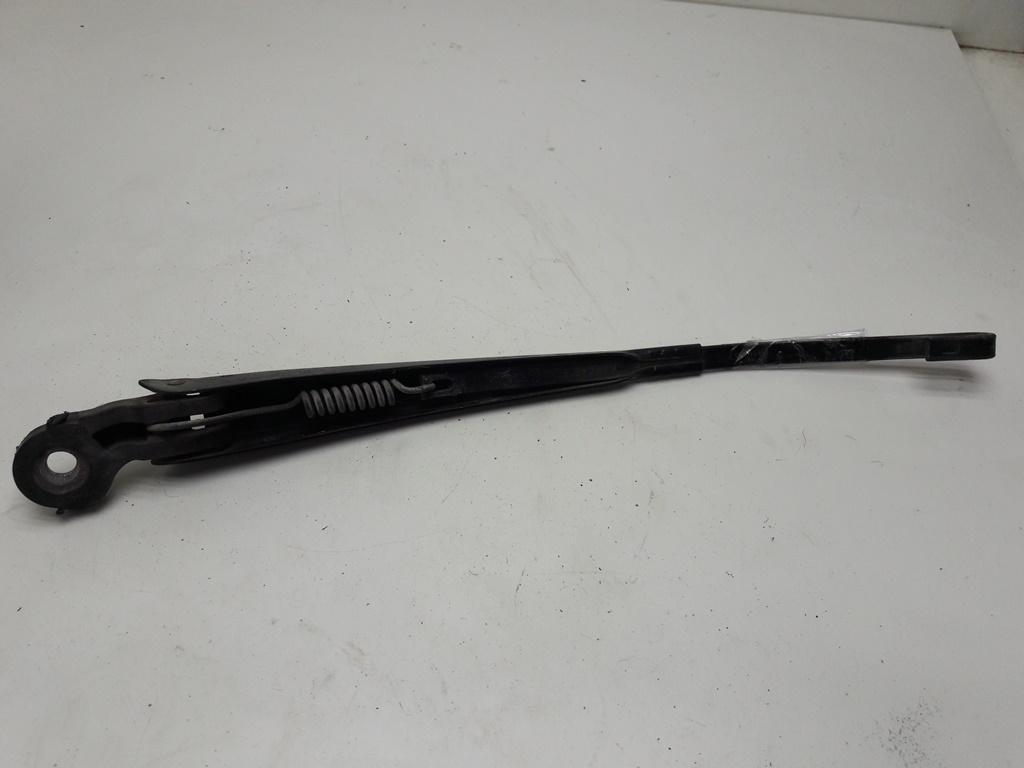 Щеткодержатель (поводок стеклоочистителя) задний Volkswagen Passat B5+ (GP) 2002, 1.9 л., дизель, МКПП, серый, универсал