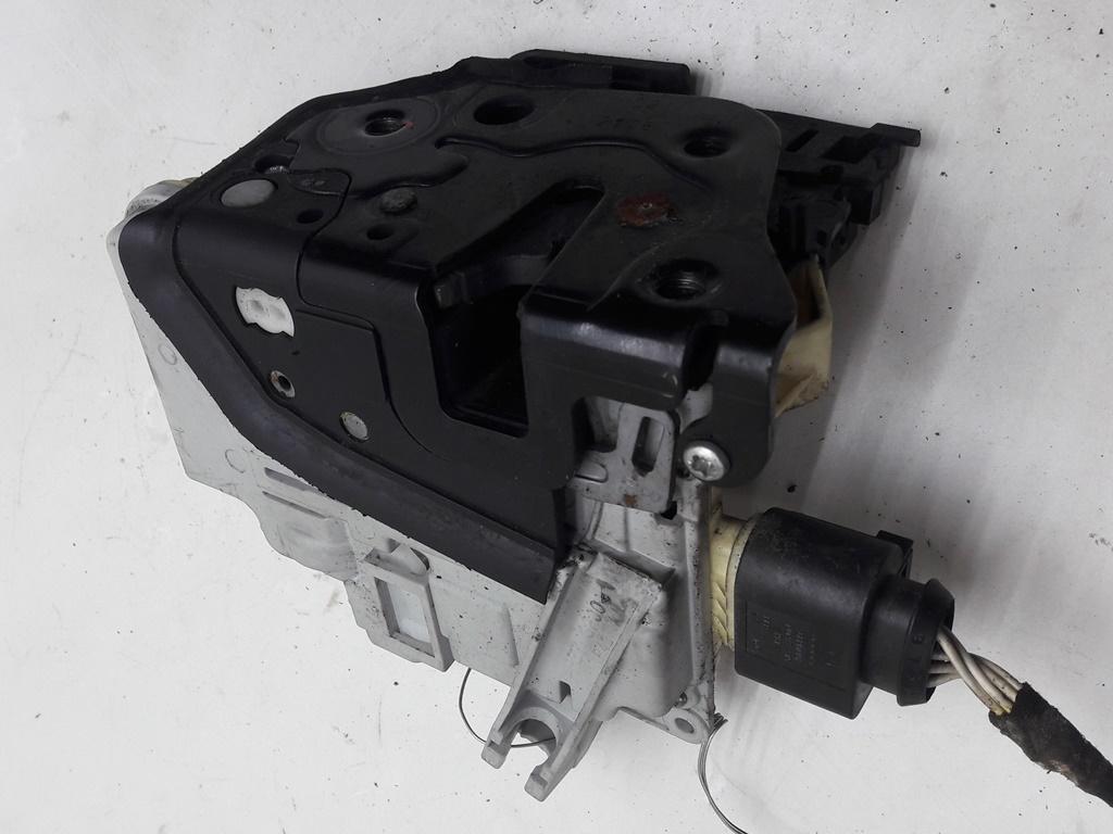 замок двери передней правой Volkswagen Passat B6 2006, 1.9 л., дизель, МКПП, синий, седан, 3C2837016A - фото №1