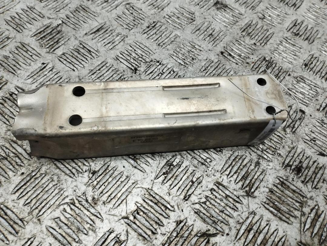 кронштейн переднего бампера Audi A6 4F/C6 2007, 2.7 л., дизель, МКПП, чёрный, универсал, 4F0807134 - фото №1