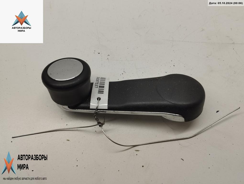 ручка стеклоподъемника Audi A4 B5 1995, 1.8 л., бензин, АКПП, серый, седан, 443837581 - фото №1