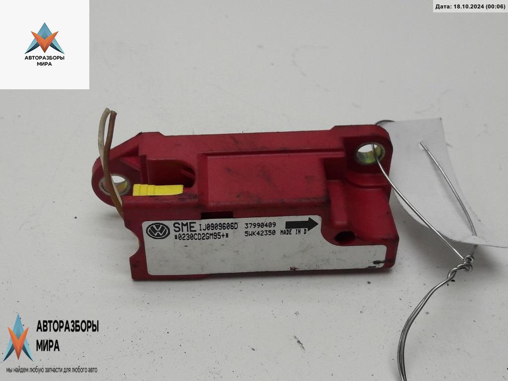 датчик AirBag Volkswagen Golf 4 поколение 1999, 1.6 л., бензин, МКПП, синий, хетчбэк 5 дв., 1J0909606D - фото №1