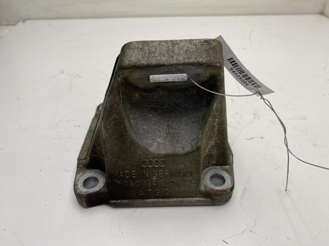 кронштейн двигателя Audi 100 4A/C4 1993, 2.8 л., бензин, МКПП, зелёный, универсал, 4A0199307F - фото №1