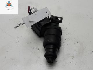форсунка Volkswagen Golf 4 поколение 1998, 1.6 л., бензин, МКПП, зелёный, хетчбэк 5 дв., 037906031AA