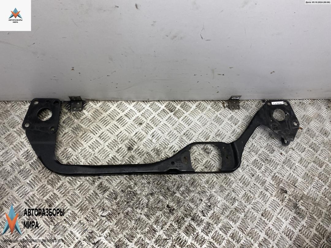 балка под радиатор Audi A4 B5 1996, 1.8 л., бензин, МКПП, чёрный, универсал, 8D0805851 - фото №1