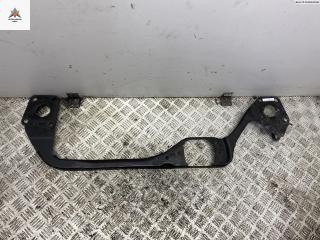 балка под радиатор Audi A4 B5 1996, 1.8 л., бензин, МКПП, чёрный, универсал, 8D0805851