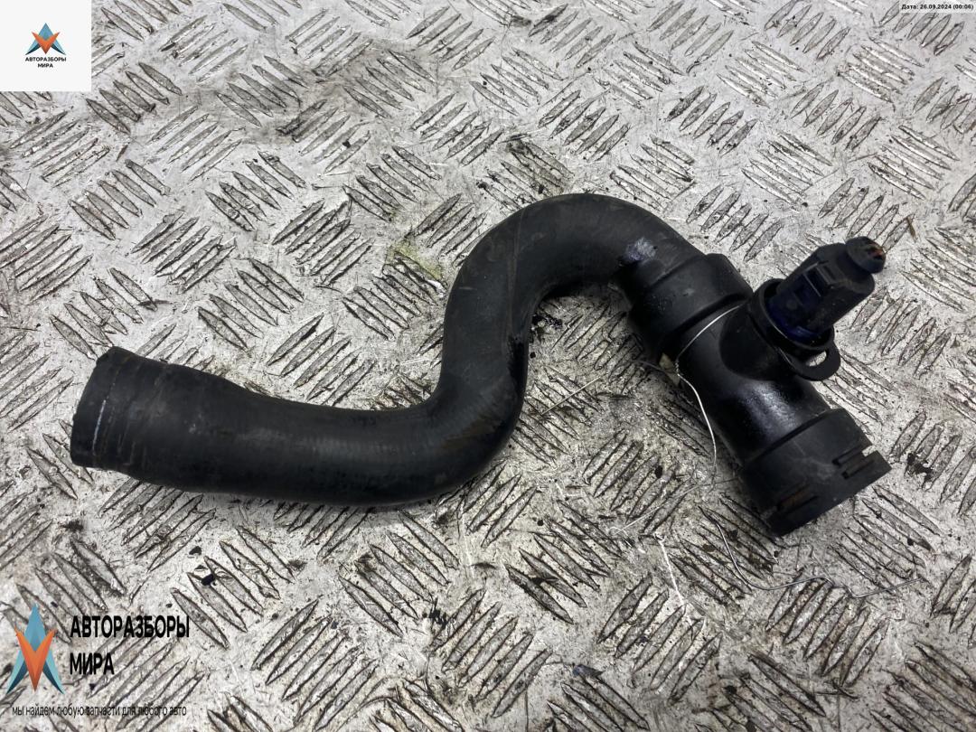 патрубок радиатора Audi A6 4B/C5 2000, 2.5 л., дизель - фото №1