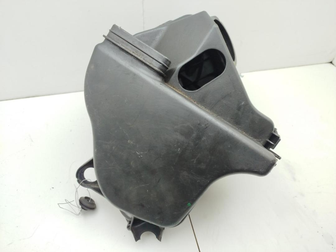 корпус воздушного фильтра BMW 3 E90/E91/E92/E93 2005, 2.0 л., бензин, МКПП, серый, седан, 7536594