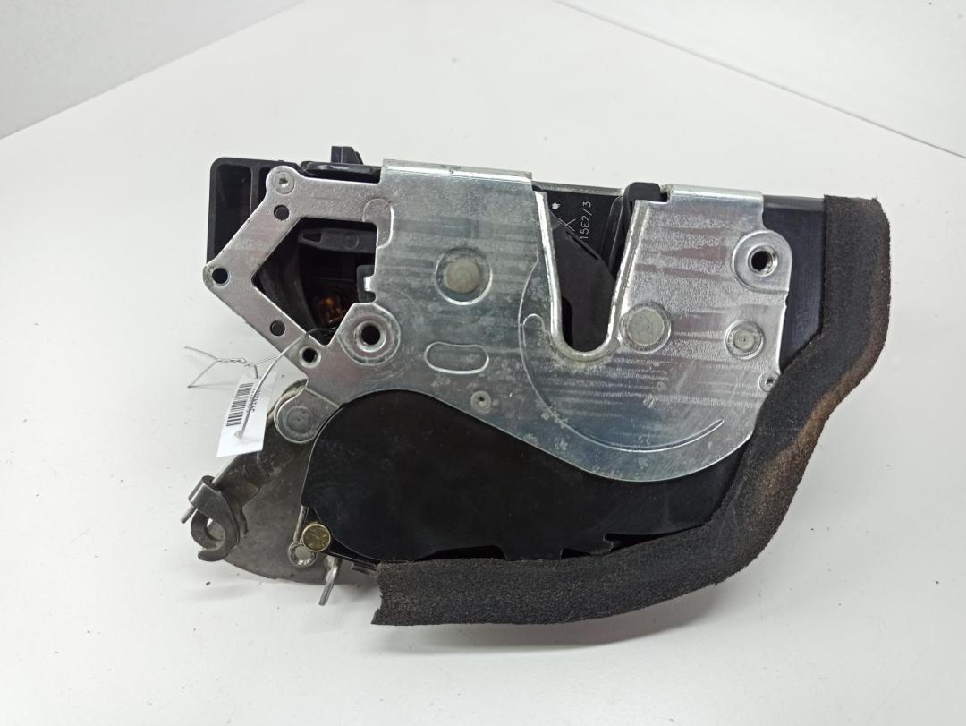 замок двери передней правой BMW 7 E65/E66 2002, 3.6 л., бензин, АКПП, чёрный, седан, 7012144