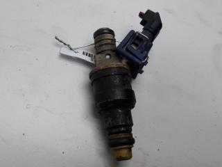 форсунка Volkswagen Passat B4 1995, 1.6 л., бензин, МКПП, синий, универсал, 037906031J