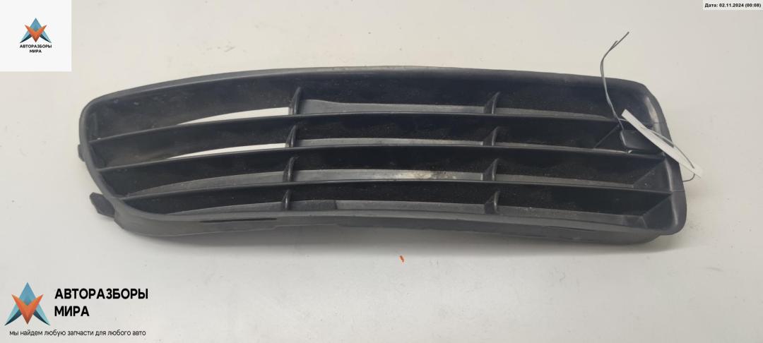заглушка (решетка) в бампер Audi A4 B5 1997, 2.4 л., бензин, МКПП, синий, универсал, AD99007 - фото №1