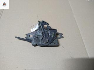 замок капота Volkswagen Passat B4 1994, 1.8 л., бензин, МКПП, белый, универсал, 3A0805591