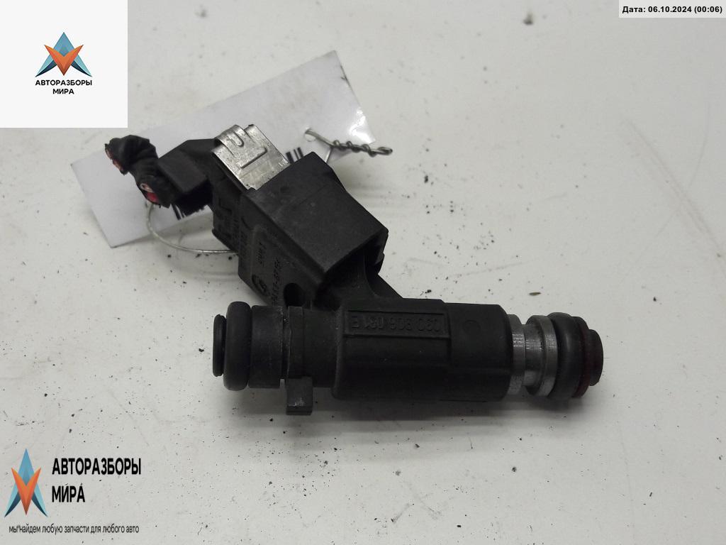 форсунка Volkswagen Golf 3 поколение 1995, 1.4 л., бензин, МКПП, красный, хетчбэк 5 дв., 030906031E - фото №1