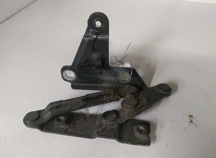петля капота правая SEAT Toledo 2004, чёрный, хетчбэк 5 дв., 5P0823302B
