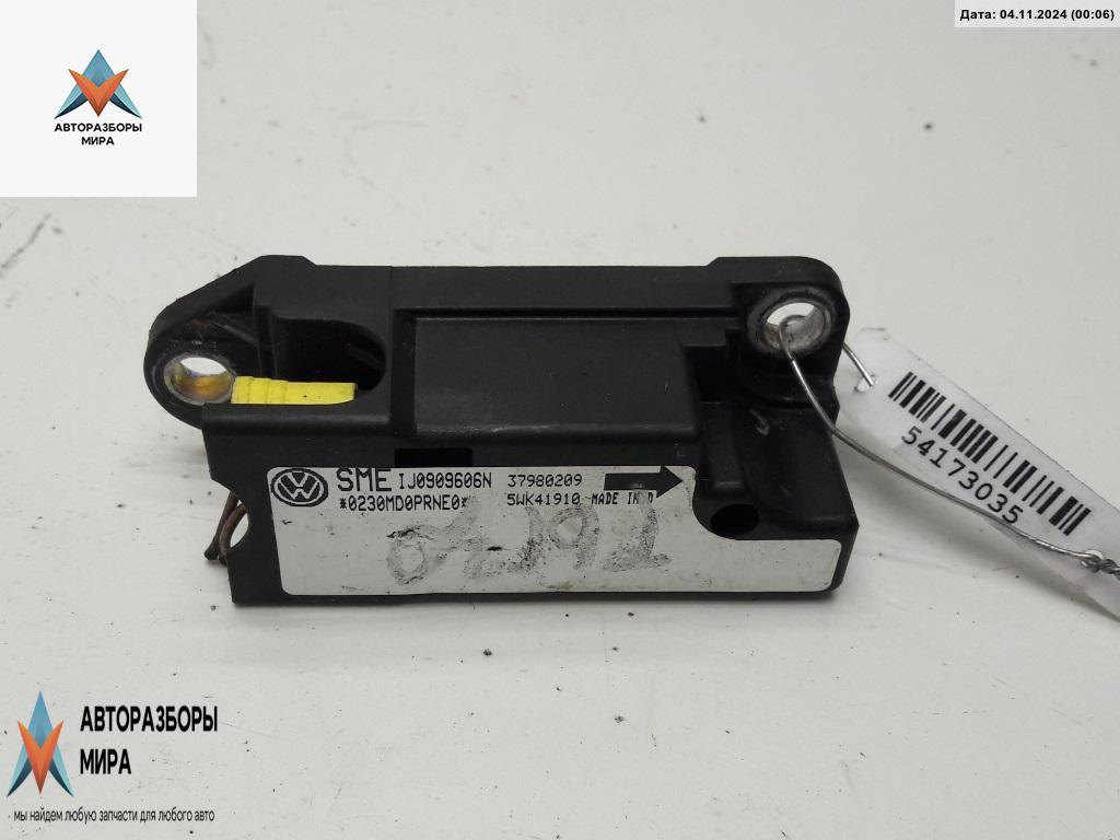 датчик AirBag Volkswagen Passat B5 1998, 1.8 л., бензин, МКПП, серый, универсал, 1J0909606N - фото №1