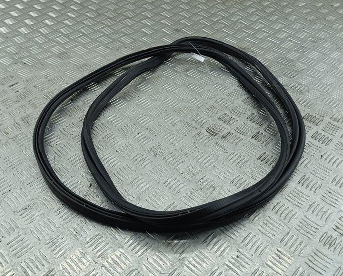 Уплотнитель крышки (двери) багажника BMW 3 F30/F31 2013, 2.0 л., дизель, АКПП, чёрный, седан