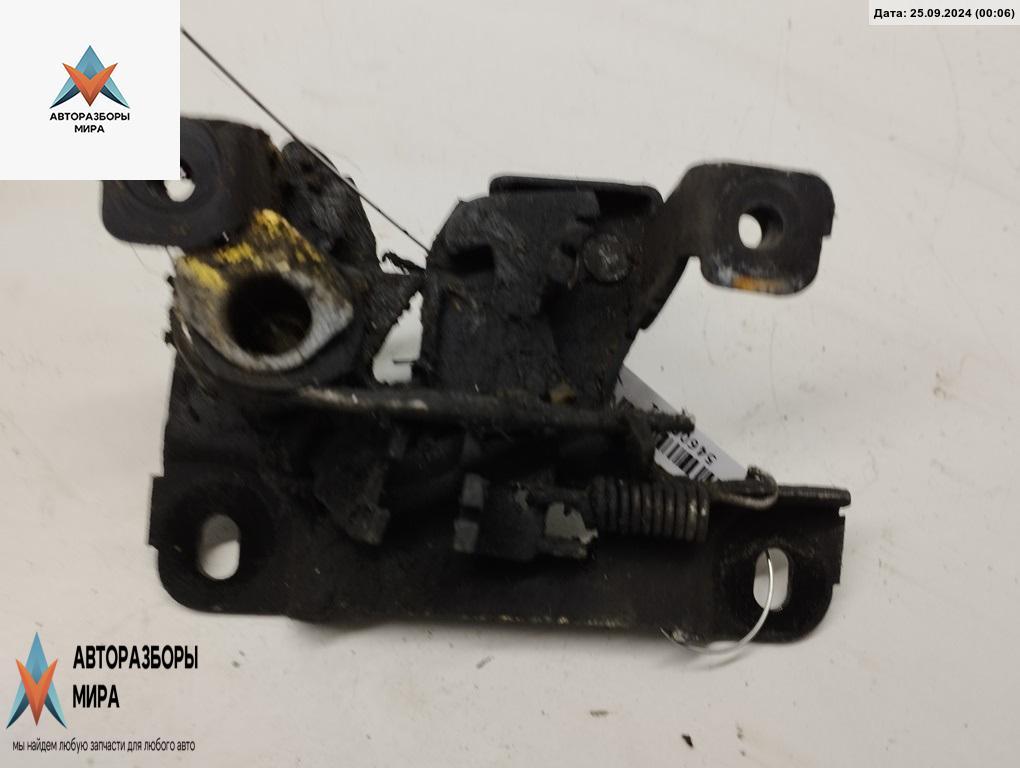 замок капота Audi A4 B5 1995, 1.8 л., бензин, МКПП, белый, седан - фото №1