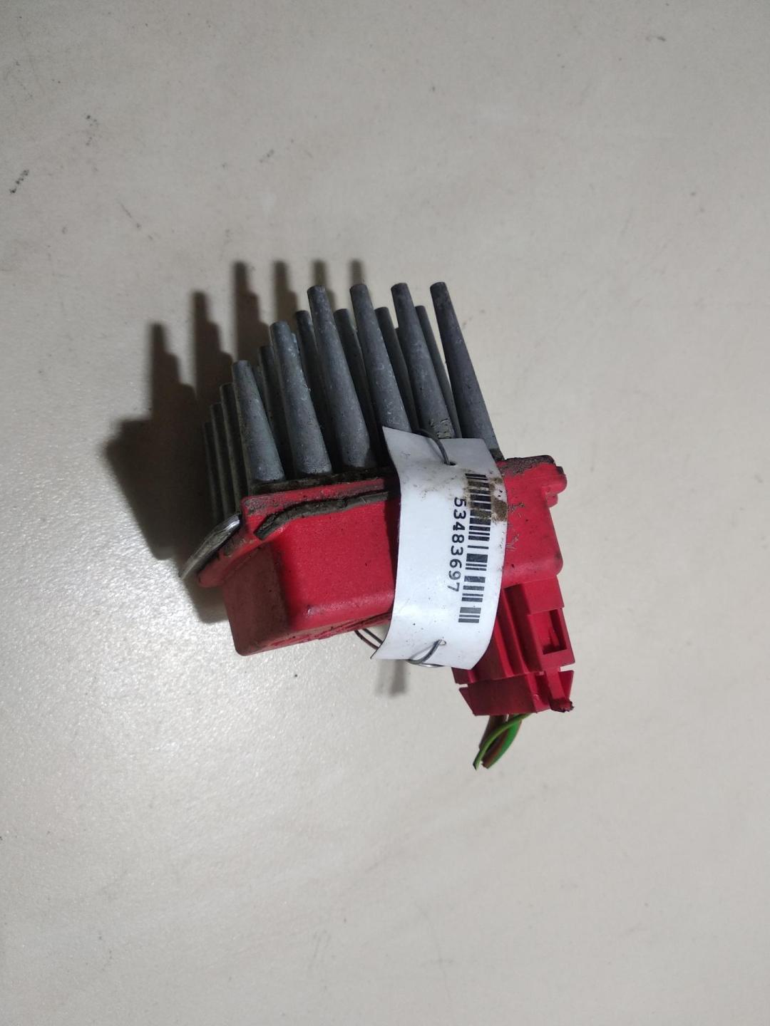 сопротивление печки Audi A4 B5 1995, 1.8 л., бензин, МКПП, красный, универсал, 357907521