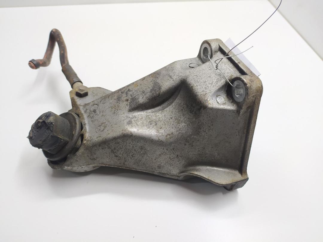 кронштейн двигателя Audi 100 4A/C4 1993, 2.6 л., бензин, МКПП, серый, универсал, 4A0199312E - фото №1