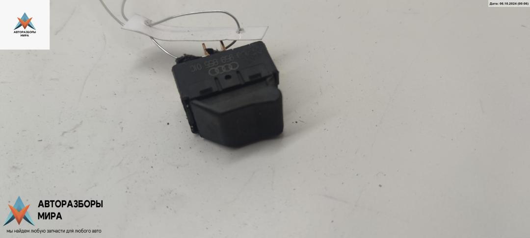 кнопка стеклоподъемника переднего левого Audi A4 B5 1995, 1.8 л., Ti, бензин, МКПП, зелёный, седан, 8D0959855 - фото №1