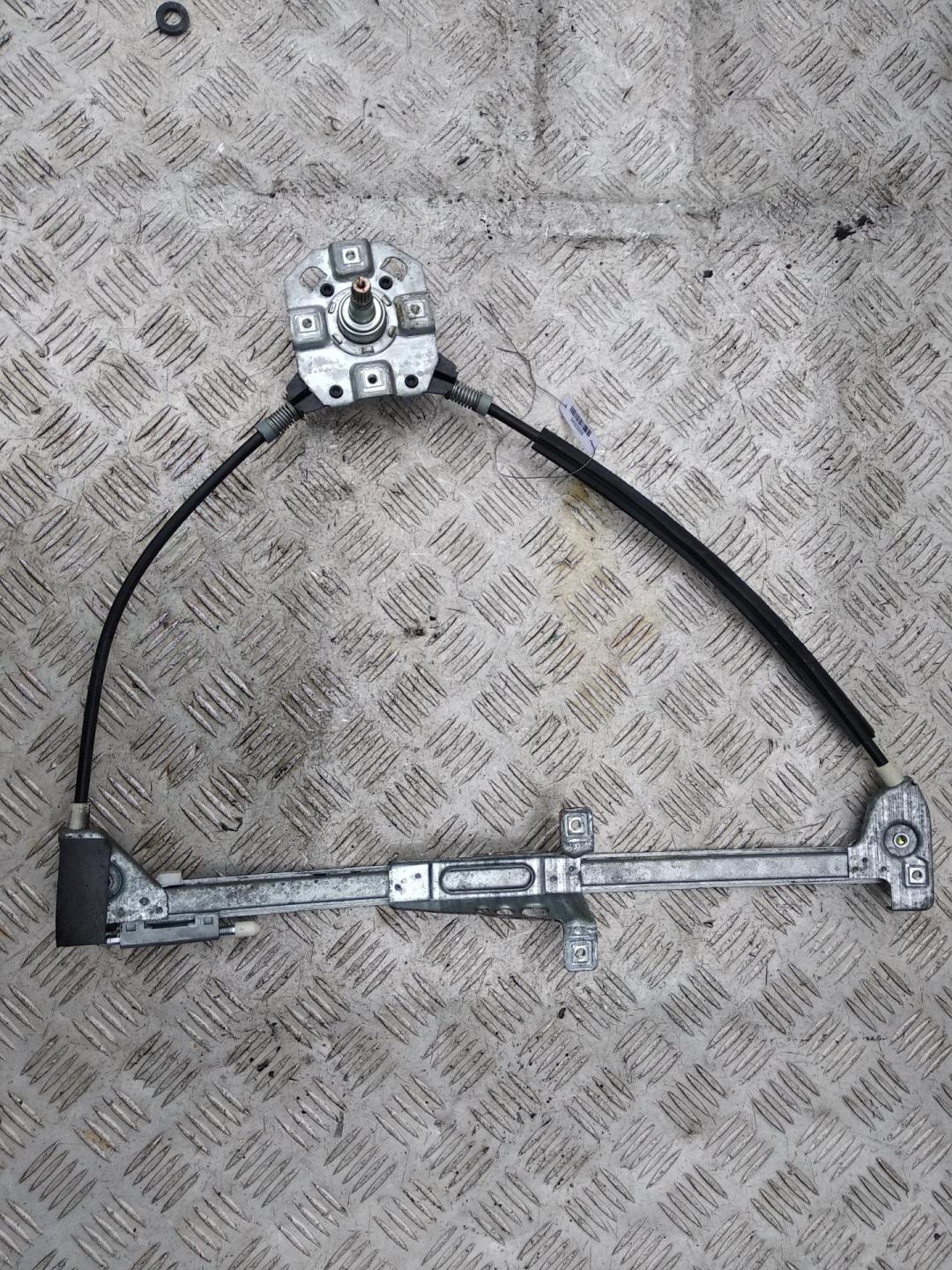стеклоподъемник передний правый Audi 80 B4 1992, 2.0 л., бензин, МКПП, красный, седан