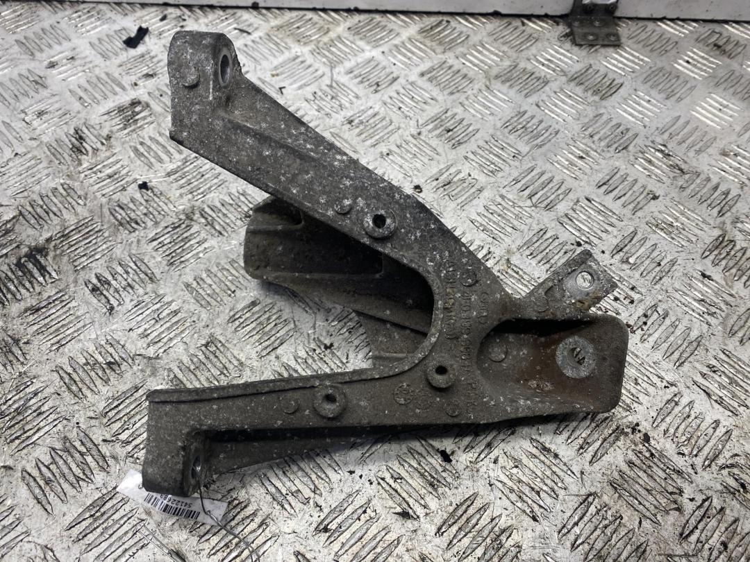 кронштейн двигателя Audi A6 4F/C6 2005, 2.0 л., дизель, МКПП, чёрный, седан, 4F0199508P - фото №1