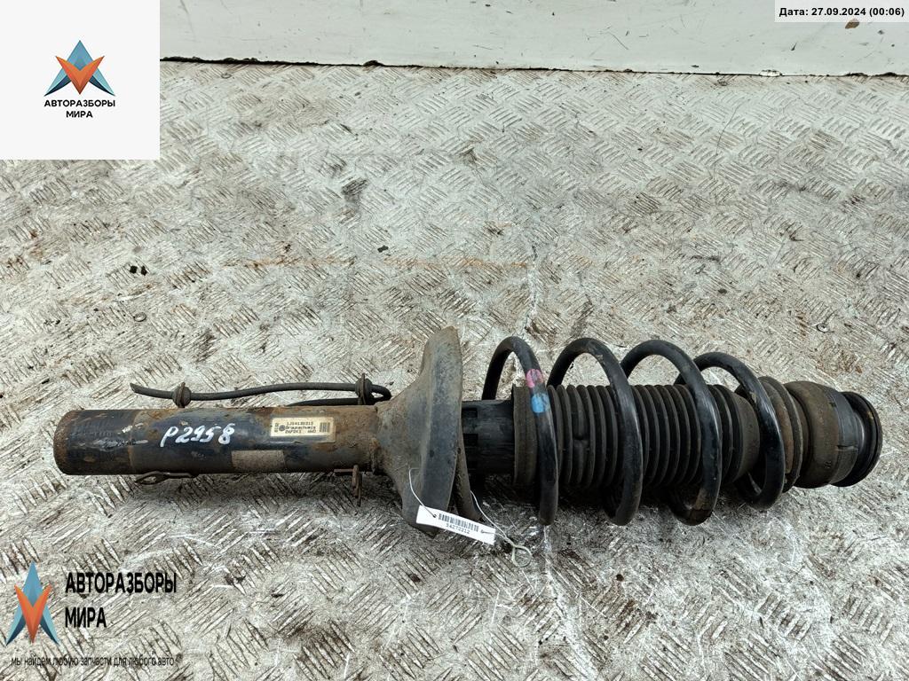 стойка передняя Volkswagen Golf 4 поколение 2000, 1.4 л., бензин, МКПП, синий, хетчбэк 5 дв. - фото №1