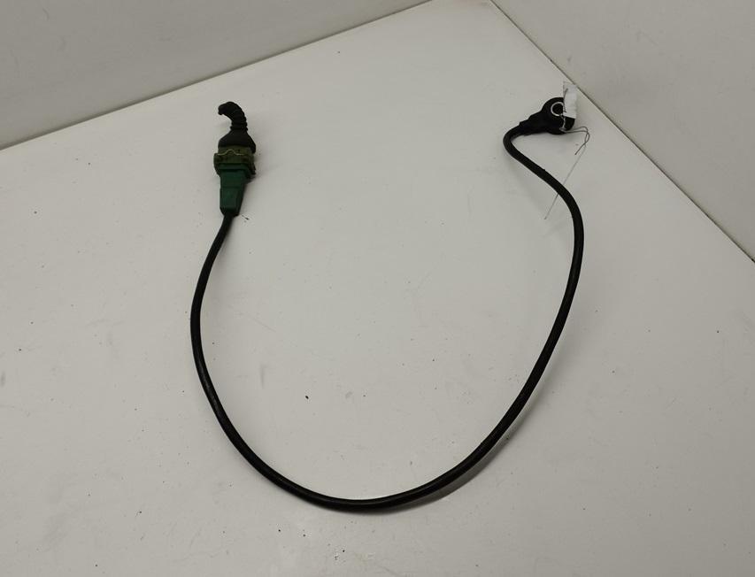 датчик детонации Audi A4 B5 1996, 1.8 л., бензин, МКПП, красный, седан, 054905377H - фото №1