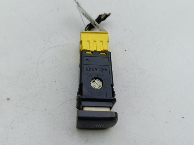 кнопка (выключатель) Saab 9-3 2 поколение 2002, 2.0 л., бензин, МКПП, чёрный, хетчбэк 5 дв., 4409249 - фото №1