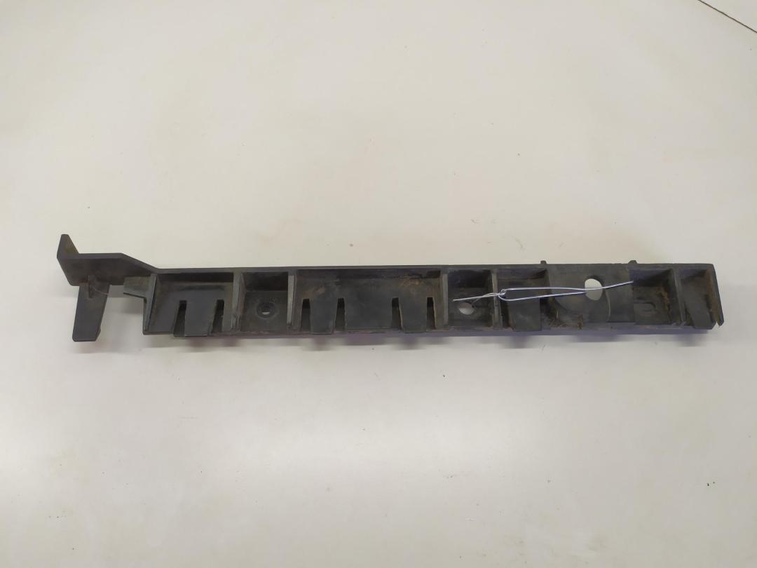 крепление ( кронштейн ) крыла BMW 1 E81/E87 2005, хетчбэк 5 дв., 51777118159