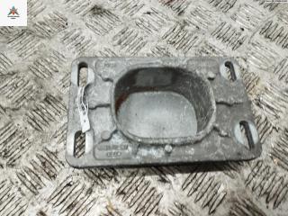 кронштейн (крепление) Audi A4 B6 2002, 2.0 л., бензин, МКПП, чёрный, универсал, 8E0199335K