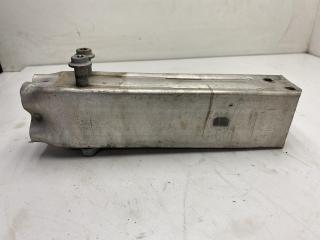 кронштейн переднего бампера Audi A6 4F/C6 2005, 3.0 л., дизель, АКПП, чёрный, седан, 4F0807133