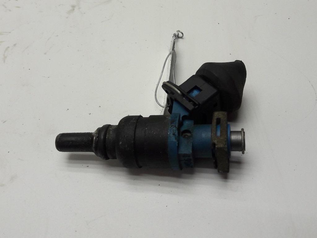 форсунка Volkswagen Passat B5 1997, 1.8 л., бензин, МКПП, красный, седан, 058133551F