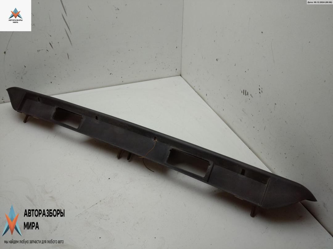 накладка подсветки номера Opel Movano A 1999, 2.5 л., дизель, МКПП, красный, микроавтобус - фото №1