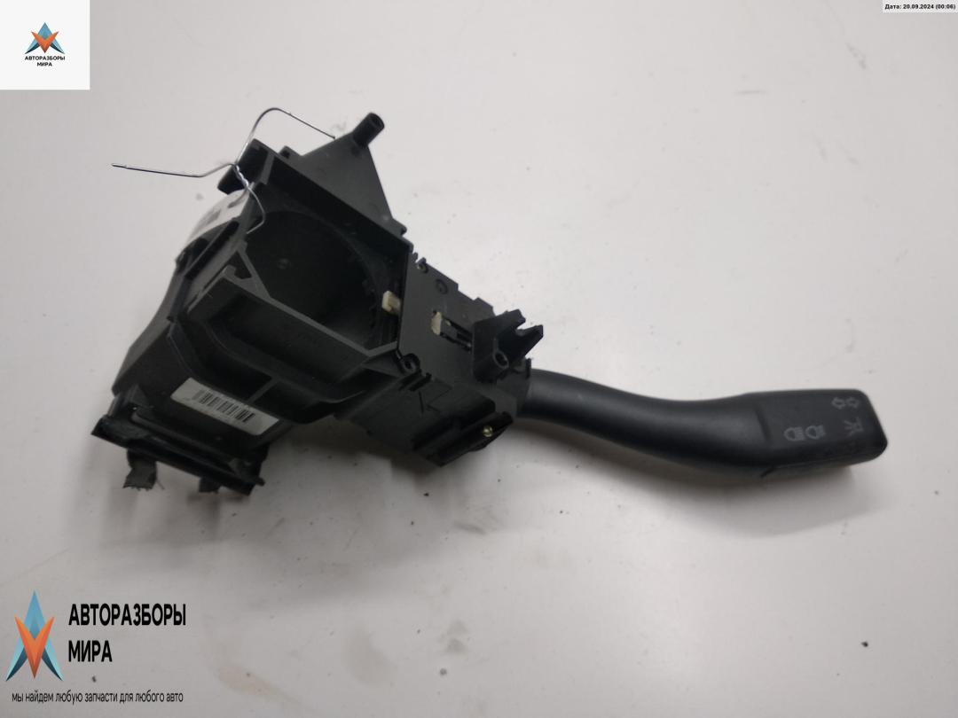 переключатель поворотов Audi A4 B6 2002, 2.5 л., дизель, АКПП, серый, универсал, 8E0953513A - фото №1
