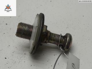 ответная часть (скоба) замка двери Volkswagen Passat B4 1996, 1.6 л., бензин, МКПП, белый, универсал