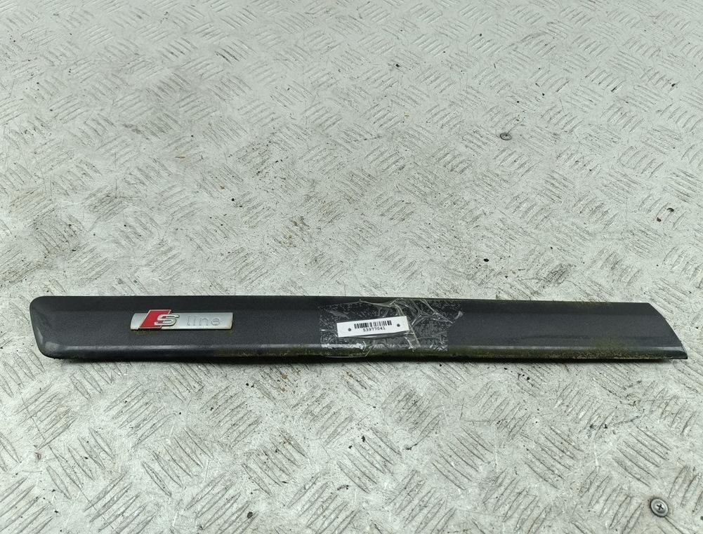 молдинг (накладка кузовная) Audi A3 8P 2003, 1.6 л., бензин, МКПП, чёрный, хетчбэк 3 дв., 8P3853984D